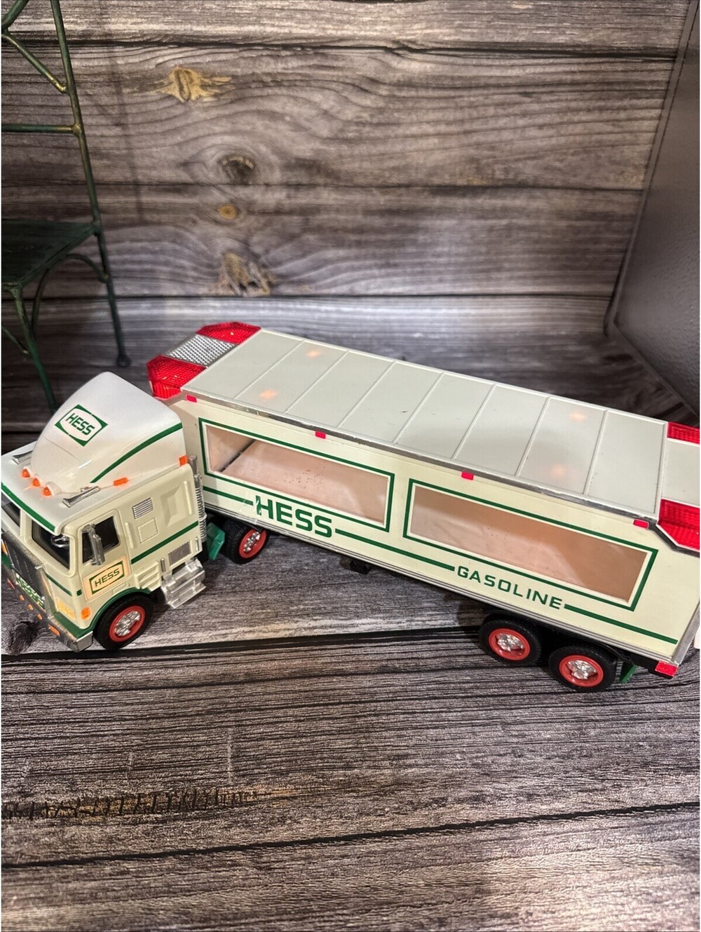 HESS 1997 18 Wheeler Tractor Trailer with four display window lights Batt Not IC